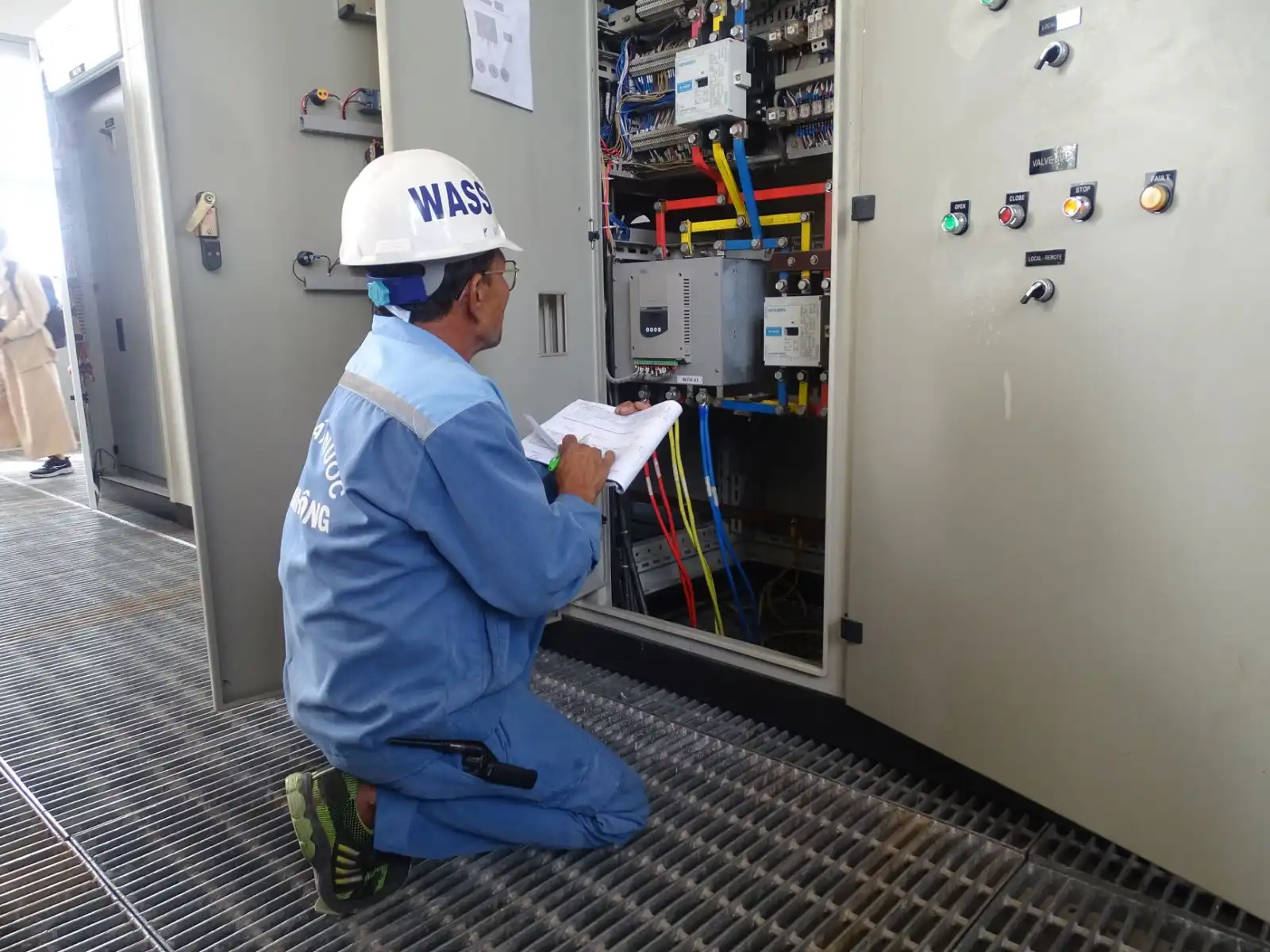 上海地区物业停车场出入口控制机与收费显示屏集成方案