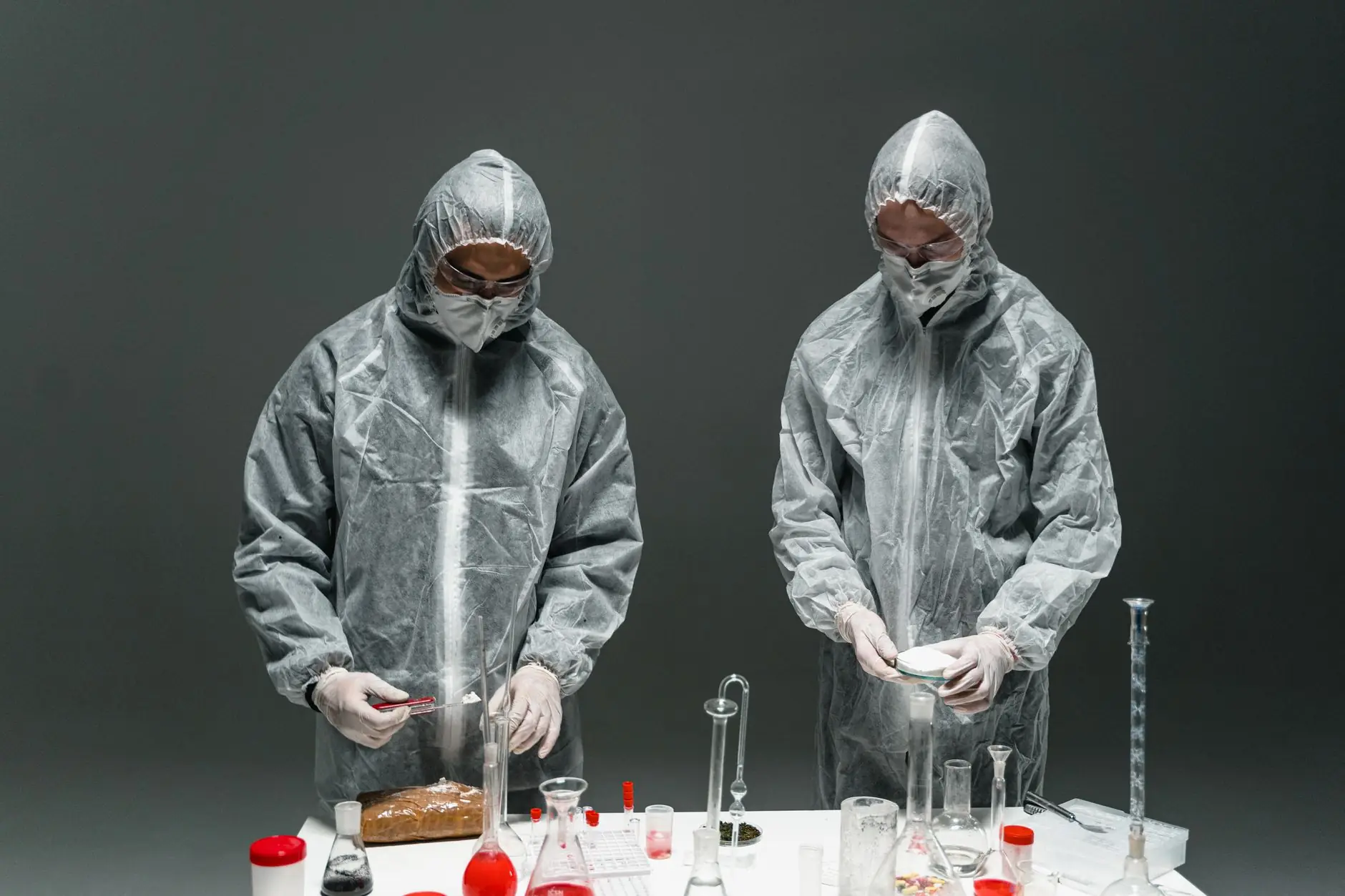 地感线圈与出入口控制机性能对比：提升车辆识别效率的关键