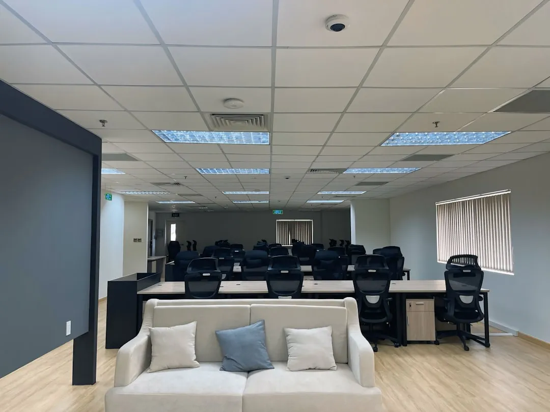 上海停车场出入口控制系统选购指南：地感线圈与收费显示屏配置要点